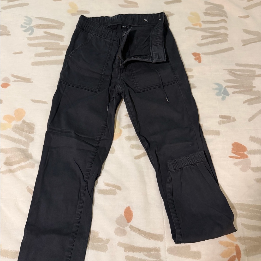 AE slim black cargo pants